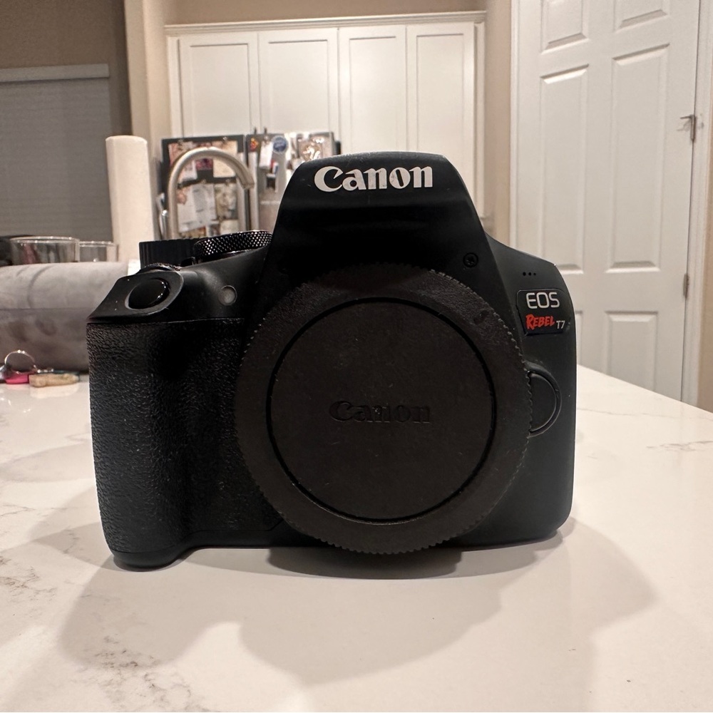 Used canon EOS rebel t7 with lenses